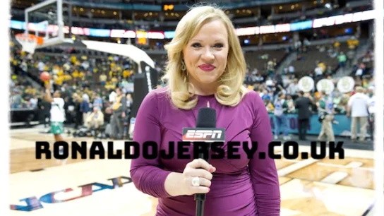 How Old Is Holly Rowe?
